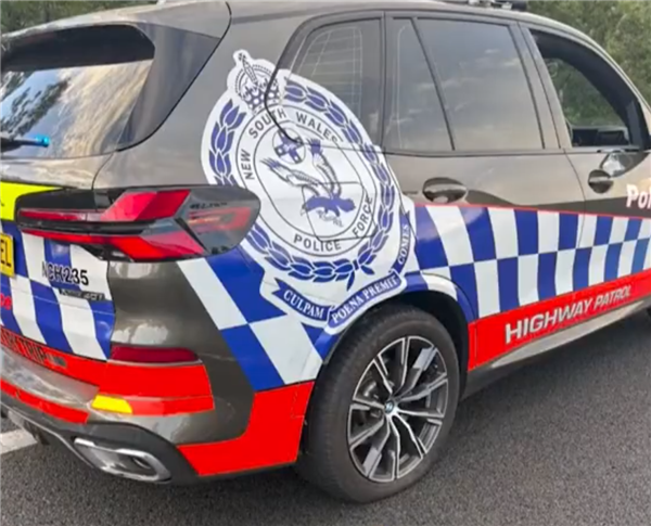 澳大利亚最繁忙高速公路上数百辆车轮胎被扎：致交通瘫痪