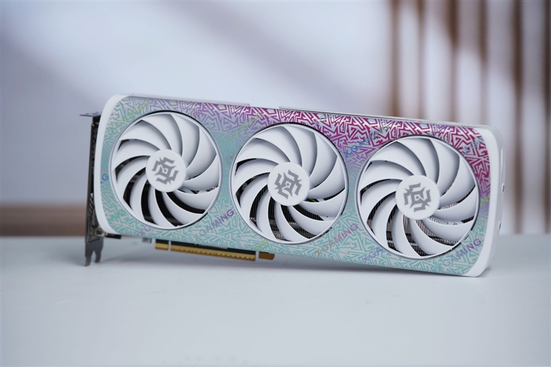 索泰RTX 5060 XGAMING OC显卡评测：不只有潮流设计 性能做工也是同级最强